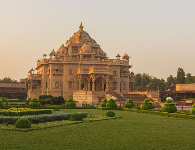 Gujarat Dubai Tour | Bestination Holidays